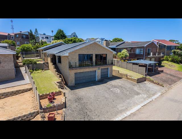 5 BEDROOM HOUSE FOR SALE IN DANA BAY